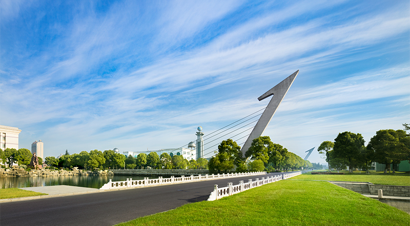 錨定世界一流，揚(yáng)子江藥業(yè)喜慶建廠50周年