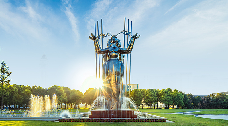 揚(yáng)子江藥業(yè)集團(tuán)：黨旗飄揚(yáng)，激發(fā)澎湃發(fā)展活力