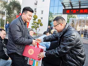 黨建引領(lǐng)|海蓉藥業(yè)積極參與都江堰市新就業(yè)群體健康義診活動